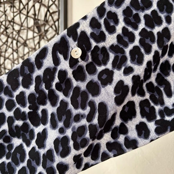 Nuage Bleu made on Maui Elegant Black, Gray and White Button Down Shirt. - Picture 7 of 11